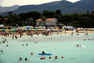 MONDELLO. Fotografe di Giulio Azzarello &copy;2023.