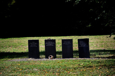 AUSCHHWITZ BIRKENAU le lapidi della memoria. Fotografie di Giulio Azzarello &copy;2016.