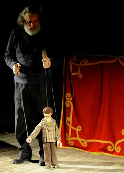 OPERA DEI PUPI di Mimmo Cuticchio in uno spettacolo natalizio a Palermo. Fotografie di Giulio Azzarello ©2014. OPERA DEI PUPI di Mimmo Cuticchio in uno spettacolo natalizio a Palermo. Fotografie di Giulio Azzarello ©2014.