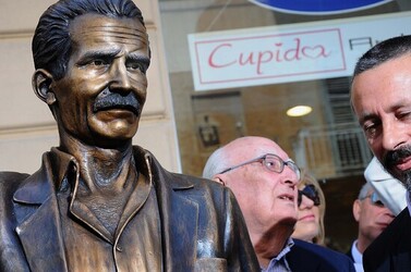 CAMILLERI e MONTALBANO a Porto Empedocle Agrigento . Fotografie di Giulio Azzarello ©2014. CAMILLERI e MONTALBANO a Porto Empedocle Agrigento . Fotografie di Giulio Azzarello ©2014.