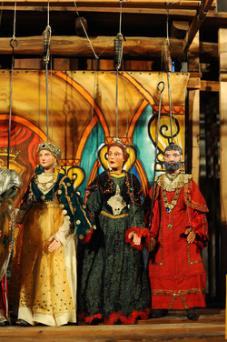 TRADIZIONI IN VIAGGIO mostra di pupi di Mimmo Cuticchio. Fotografie di Giulio Azzarello &copy;2014.