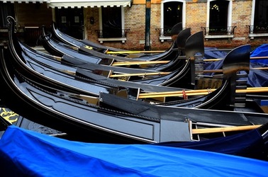 VENEZIA fotografie di Giulio Azzarello &copy;2022.