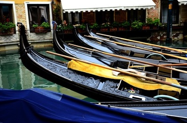 VENEZIA fotografie di Giulio Azzarello &copy;2022.