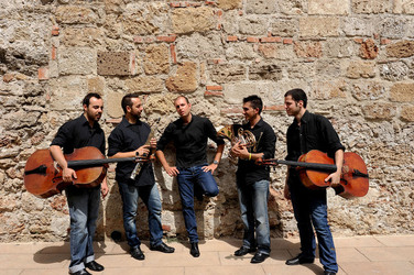 GIACOMO CUTICCHIO e il suo ensemble musicale. Fotografie di Giulio Azzarello &copy;2014.