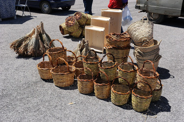 CESTO tipico tradizionale siciliano impagliato. Fotografie di Giulio Azzarello &copy;2014.