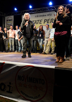 I COMIZI di BEPPE GRILLO in Sicilia a Palermo alcuni momenti. Fotografie di Giulio Azzarello &copy;2014.