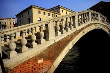 VENEZIA fotografie di Giulio Azzarello ©2022.