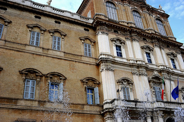 MODENA centro storico. Fotografie di Giulio Azzarello ©2016. MODENA centro storico. Fotografie di Giulio Azzarello ©2016.