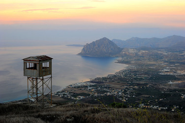 ERICE e il suo QUARTIERE SPAGNOLO.Fotografie di Giulio Azzarello &copy;2014.