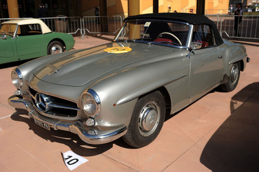 AUTO CLASSICHE ovvero la loro modernit&agrave; in mostra con tanti modelli del passato. Fotografie di Giulio Azzarello &copy;2014.