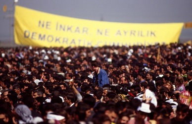 NEWROZ marzo 2001. Curdistan turco. Fotografie di Giulio Azzarello ©2001 2022. NEWROZ marzo 2001. Curdistan turco. Fotografie di Giulio Azzarello ©2001 2022.