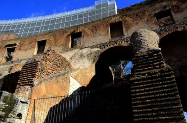 COLOSSEO Roma. Fotografie di Giulio Azzarello ©2020. COLOSSEO Roma. Fotografie di Giulio Azzarello ©2020.