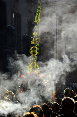 PROCESSIONI religiose per la Pasqua a Palermo. Fotografie di Giulio Azzarello ©2016. PROCESSIONI religiose per la Pasqua a Palermo. Fotografie di Giulio Azzarello ©2016.