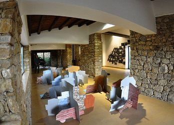 ANNE CLEMENCE de GROLEE e una sua installazione. Fotografie di Giulio Azzarello &copy;2014.