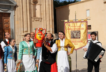 GRUPPO FOLK SICILIANO a Marsala. Fotografie di Giulio Azzarello &copy;2014.