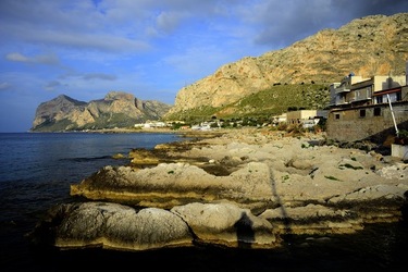 PORTICCIOLO siciliano fotografie di Giulio Azzarello ©2019. PORTICCIOLO siciliano fotografie di Giulio Azzarello ©2019.