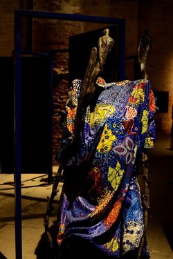 VENEZIA installazione nigeriana inizio Arsenale. Biennale Arch. Cont.. Fotografie di Giulio Azzarello &copy;2022.