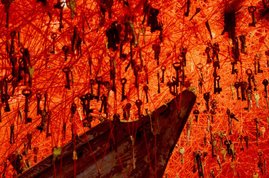 BIENNALE di VENEZIA padiglione giapponese. Foto di Giulio Azzarello &copy;2015 2016. Opera di Chiharu Shiota The KEY in the HAND .