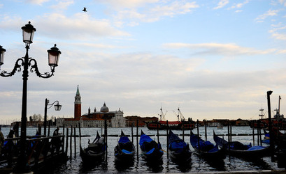 LUNGOMARE di VENEZIA. Fotografie di Giulio Azzarello &copy;2016.