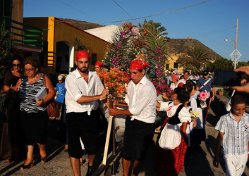 PROCESSIONE RELIGIOSA DEL MARE a Linosa. Fotografie di Giulio Azzarello ©2014. PROCESSIONE RELIGIOSA DEL MARE a Linosa. Fotografie di Giulio Azzarello ©2014.