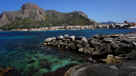 BAIA DEL CORALLO. Fotografie di Giulio Azzarello &copy;2022.