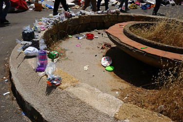 DISCARICA abusiva nei pressi del comune e paese di Monreale in Sicilia. Fotografie di Giulio Azzarello &copy;2014.