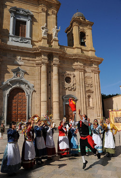 GRUPPO FOLK SICILIANO a Marsala. Fotografie di Giulio Azzarello &copy;2014.