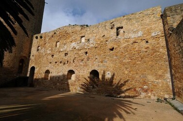 CASTELLO DI SALEMI in Sicilia. Fotografie di Giulio Azzarello &copy;2014.