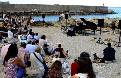 PIANOFORTE fotografie di Giulio Azzarello &copy;2020.