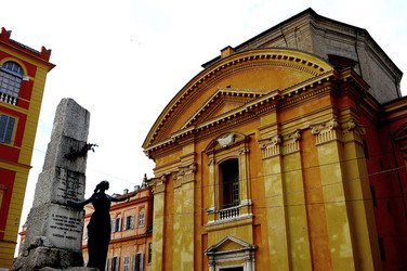 MODENA centro storico. Fotografie di Giulio Azzarello ©2016. MODENA centro storico. Fotografie di Giulio Azzarello ©2016.