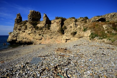 CASTELLO di Campofelice di Roccella. Fotografie di Giulio Azzarello &copy;2020.