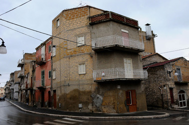 FAVARA in provincia di Agrigento. Fotografie di Giulio Azzarello 2014.