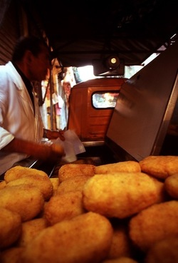 VUCCIRIA anni 90. Fotografie di Giulio Azzarello ©2022. VUCCIRIA anni 90. Fotografie di Giulio Azzarello ©2022.