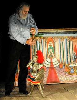 OPERA DEI PUPI di Mimmo Cuticchio in uno spettacolo natalizio a Palermo. Fotografie di Giulio Azzarello ©2014. OPERA DEI PUPI di Mimmo Cuticchio in uno spettacolo natalizio a Palermo. Fotografie di Giulio Azzarello ©2014.