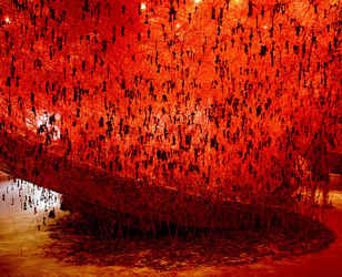 BIENNALE di VENEZIA padiglione giapponese. Foto di Giulio Azzarello &copy;2015 2016. Opera di Chiharu Shiota The KEY in the HAND .