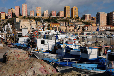 PORTO EMPEDOCLE in Sicilia. Fotografie di Giulio Azzarello &copy;2014.