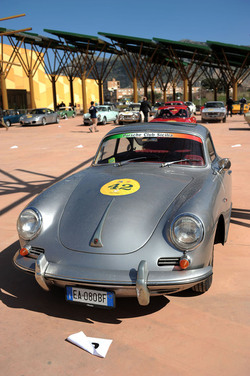 AUTO CLASSICHE ovvero la loro modernit&agrave; in mostra con tanti modelli del passato. Fotografie di Giulio Azzarello &copy;2014.
