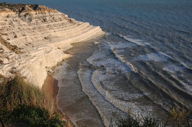 SCALA DEI TURCHI in Sicilia. Fotografie di Giulio Azzarello &copy;2014.
