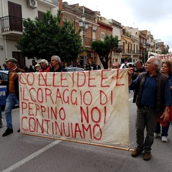 AFROCHE. Fotografie di Giulio Azzarello ©2024. AFROCHE. Fotografie di Giulio Azzarello ©2024.