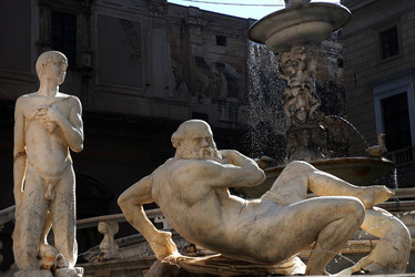 PIAZZA PRETORIA a Palermo panoramiche e particolari. Fotografie di Giulio Azzarello &copy;2014.