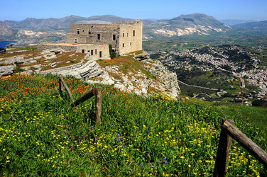 ERICE e il suo QUARTIERE SPAGNOLO.Fotografie di Giulio Azzarello &copy;2014.