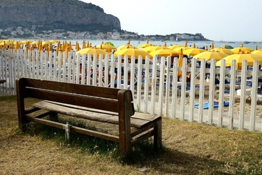 MONDELLO. Fotografe di Giulio Azzarello &copy;2023.