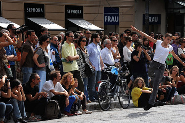 DANZE URBANE contemporanee per le vie di Palermo. Fotografie di Giulio Azzarello &copy;2014.