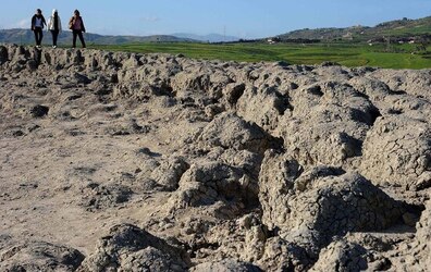 LE MACALUBE di Sicilia. Fotografie di Giulio Azzarello ©2014. LE MACALUBE di Sicilia. Fotografie di Giulio Azzarello ©2014.