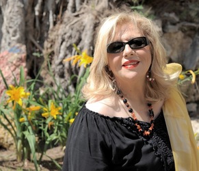 SARA FAVARO attrice e poetessa siciliana. Fotografie di Giulio Azzarello &copy;2018.