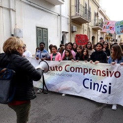 AFROCHE. Fotografie di Giulio Azzarello ©2024. AFROCHE. Fotografie di Giulio Azzarello ©2024.