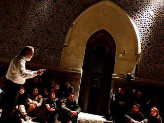 Mimmo Cuticchio in un suo spettacolo. Fotografie di Giulio Azzarello &copy;2017.