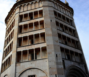 PARMA centro storico. Fotografie di Giulio Azzarello &copy;2016.