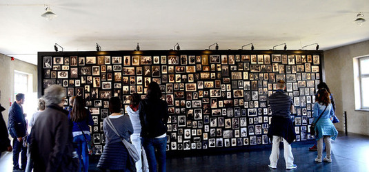AUSCHWITZ BIRKENAU il percorso della memoria e i documenti. Fotografie di Giulio Azzarello &copy;2016.