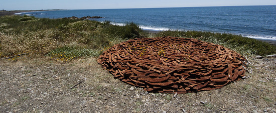 ARTE CONTEMPORANEA A PIRGI sito e riserva archeologica. Fotografie di Giulio Azzarello &copy;2014.